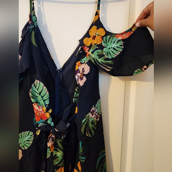 Fashion Nova Tropical Romper. - Picture 3 of 8